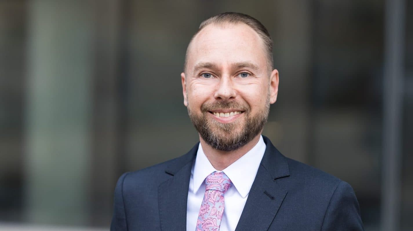 Portrait von Simon Lieb, Managing Director bei KINGSTONE Residential Investments