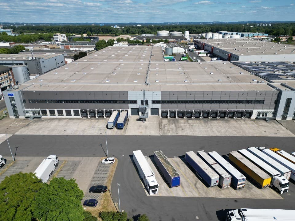 Colliers vermittelt rund 11.000 Quadratmeter Logistikfläche an die Novatrans GmbH in Köln