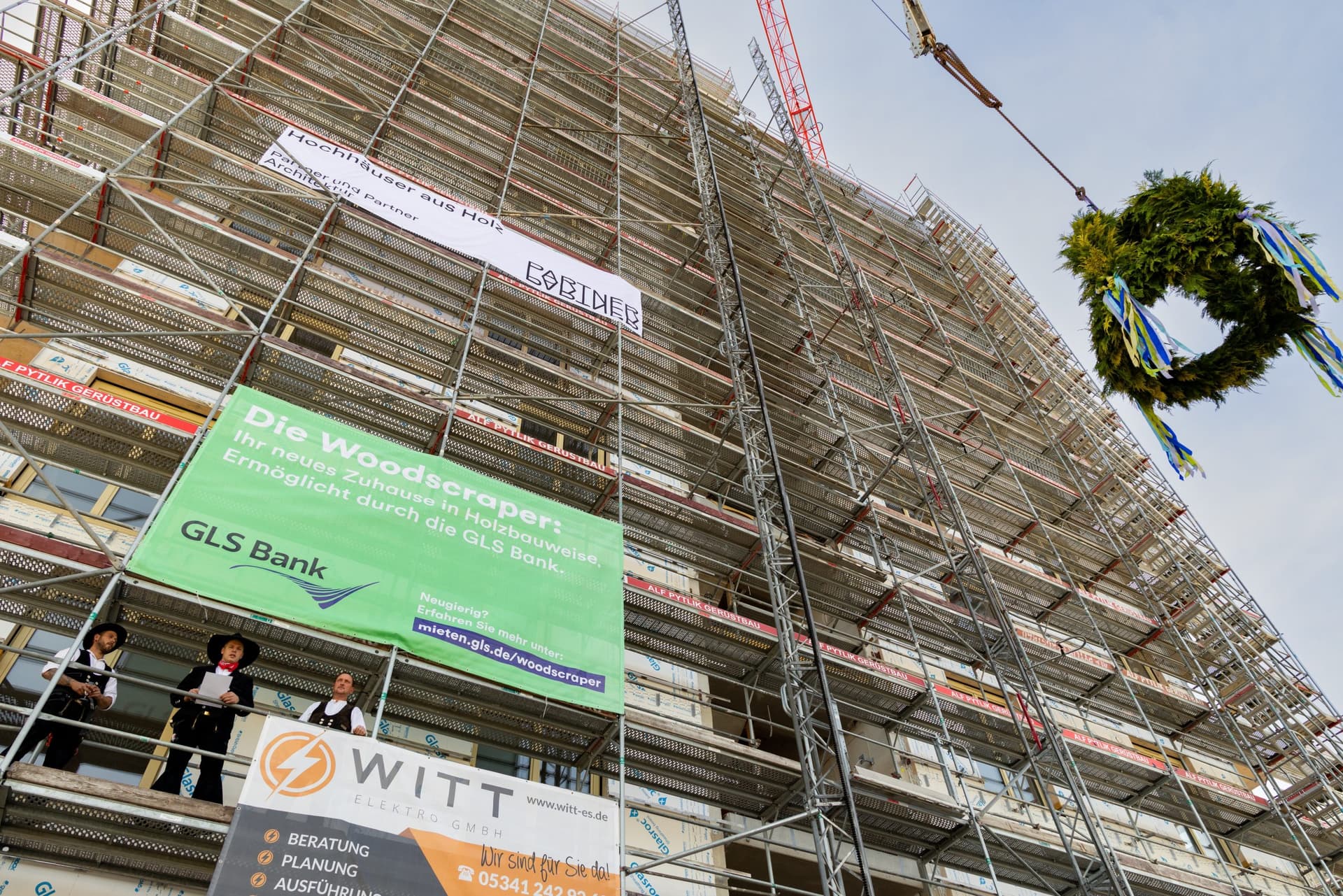 Richtfest für das Immobilienprojekt der GLS Bank: Hoch hinaus mit den Woodscrapern