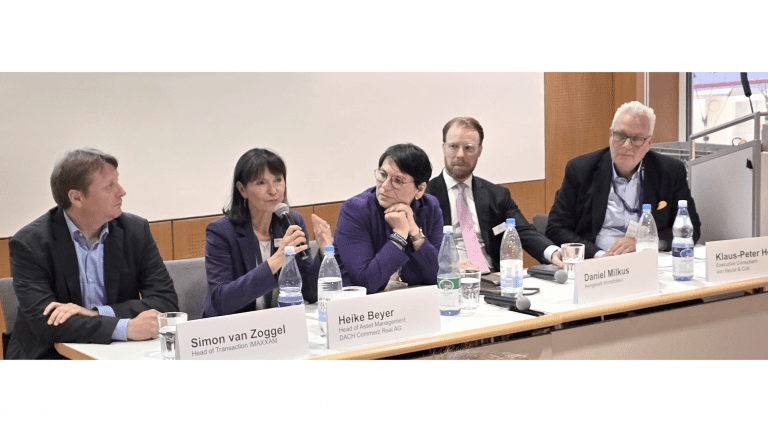 Teilnehmer der Podiumsdiskussion waren (von links): Simon van Zoggel, Head of Transaction IMAXXAM, Heike Beyer, Head of Asset Management DACH Commerz Real AG, Brigitte Adam, geschäftsführende Gesellschafterin ENA Experts Real Estate Valuation, Daniel Milkus, Geschäftsleitungsmitglied Aengevelt Immobilien, Klaus-Peter Hesse, Executive Consultant von Beuts & Coll.