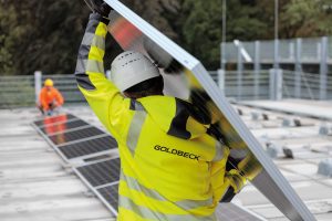 Photovoltaikanlage auf Logistikzentrum von Bolton