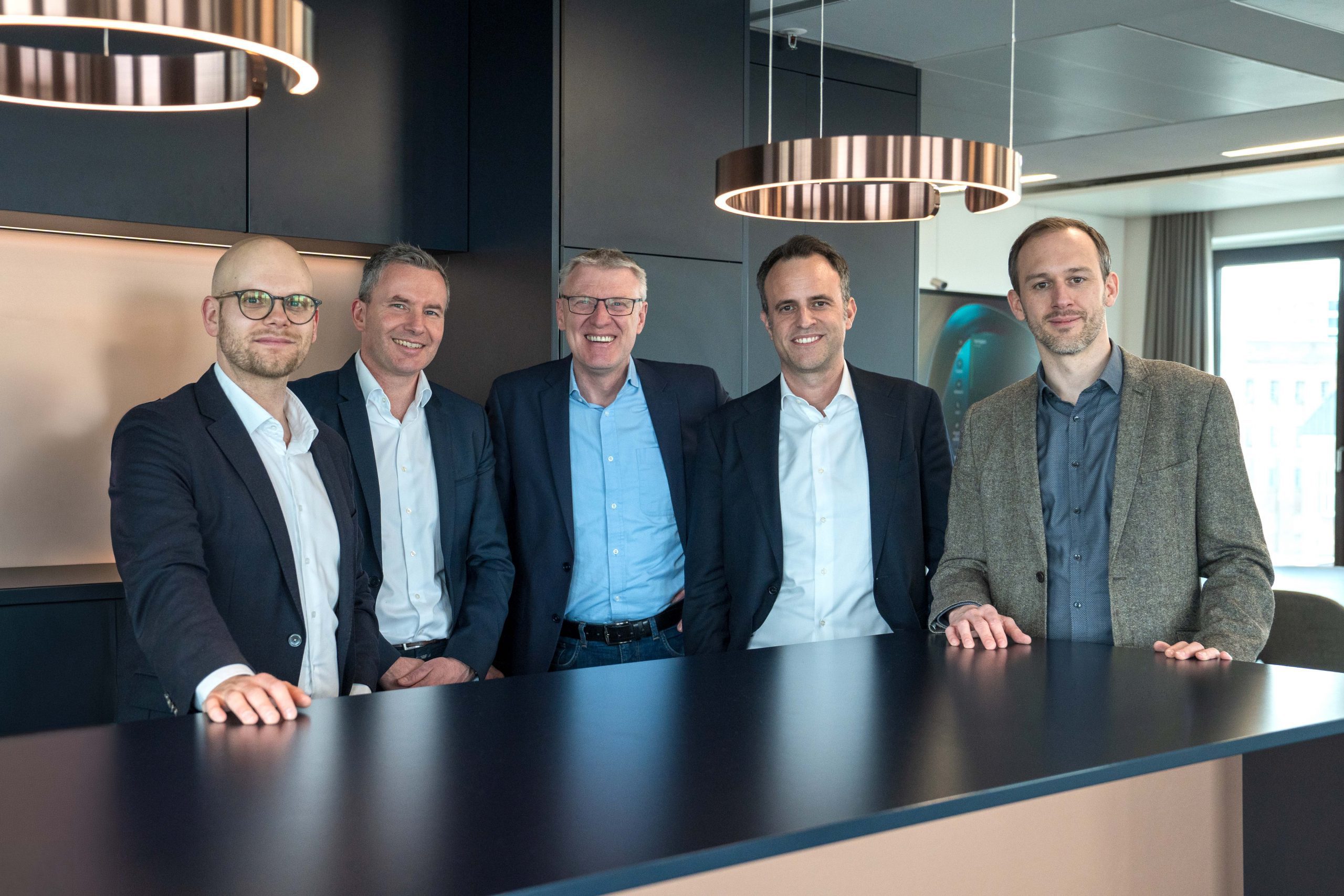 (v.l.n.r.): Julian Grimm, Head of Real Estate Financing Loanboox, Christian Schmidt, Geschäftsführer INTREAL Solutions, Peter Müffelmann, Head of Treasury HIH Invest, Urs Meier, CEO Loanboox, Dominique Hügli, CPO Loanboox
