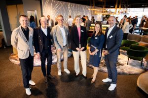 Rund 90 Entscheiderinnen und Entscheider in der Karls Lounge, Oldenburg