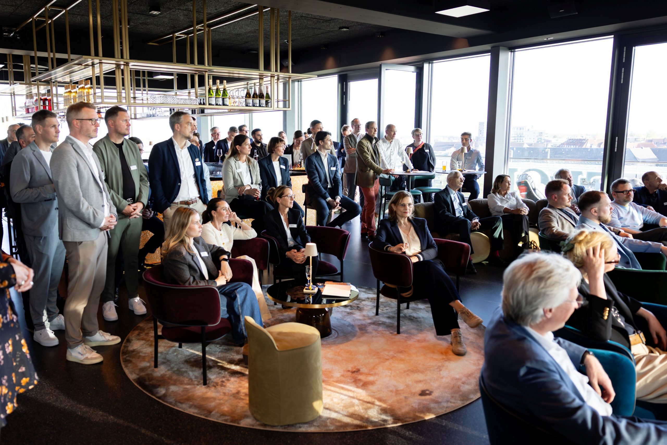 Rund 90 Entscheiderinnen und Entscheider in der Karls Lounge, Oldenburg