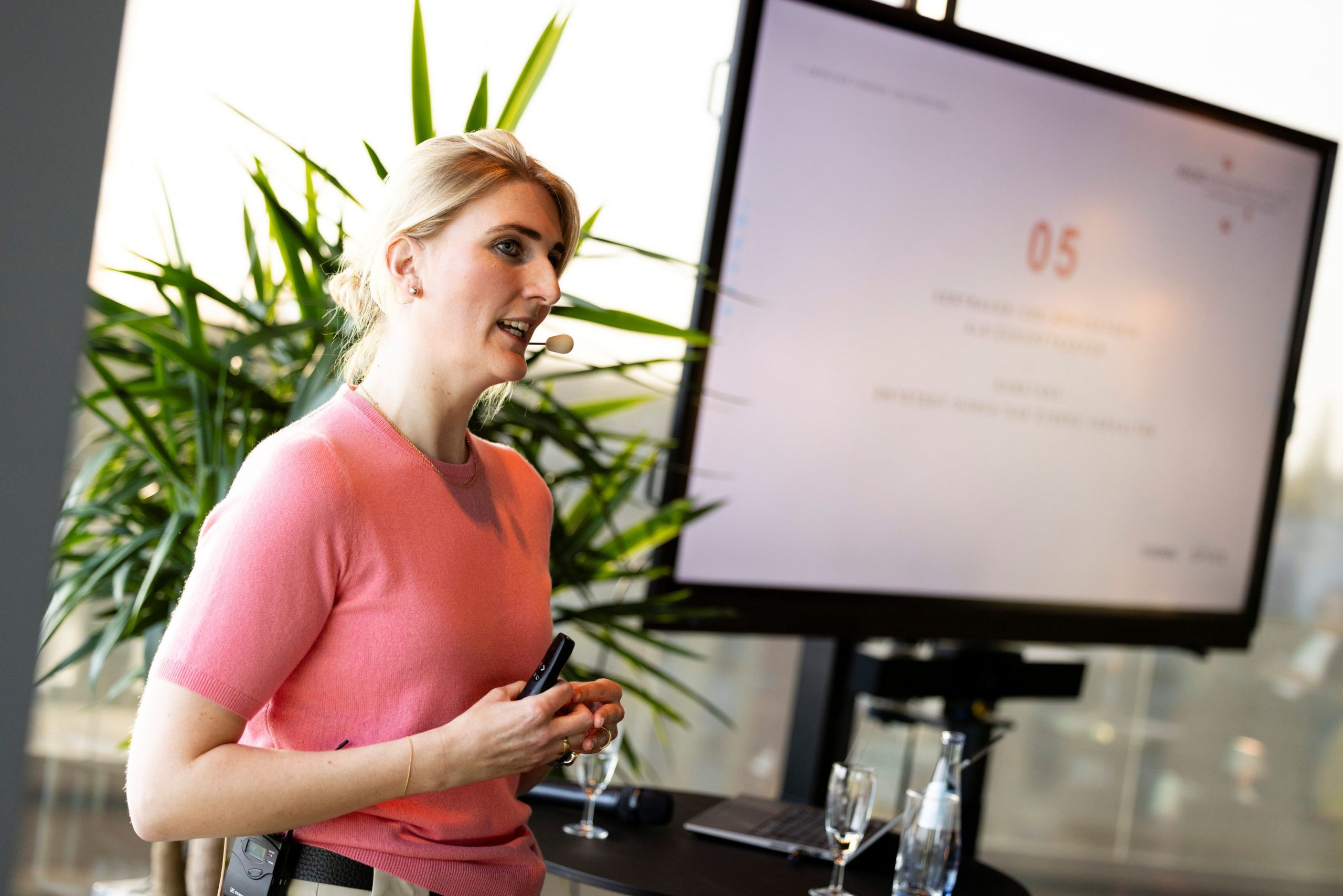 Rund 90 Entscheiderinnen und Entscheider in der Karls Lounge, Oldenburg