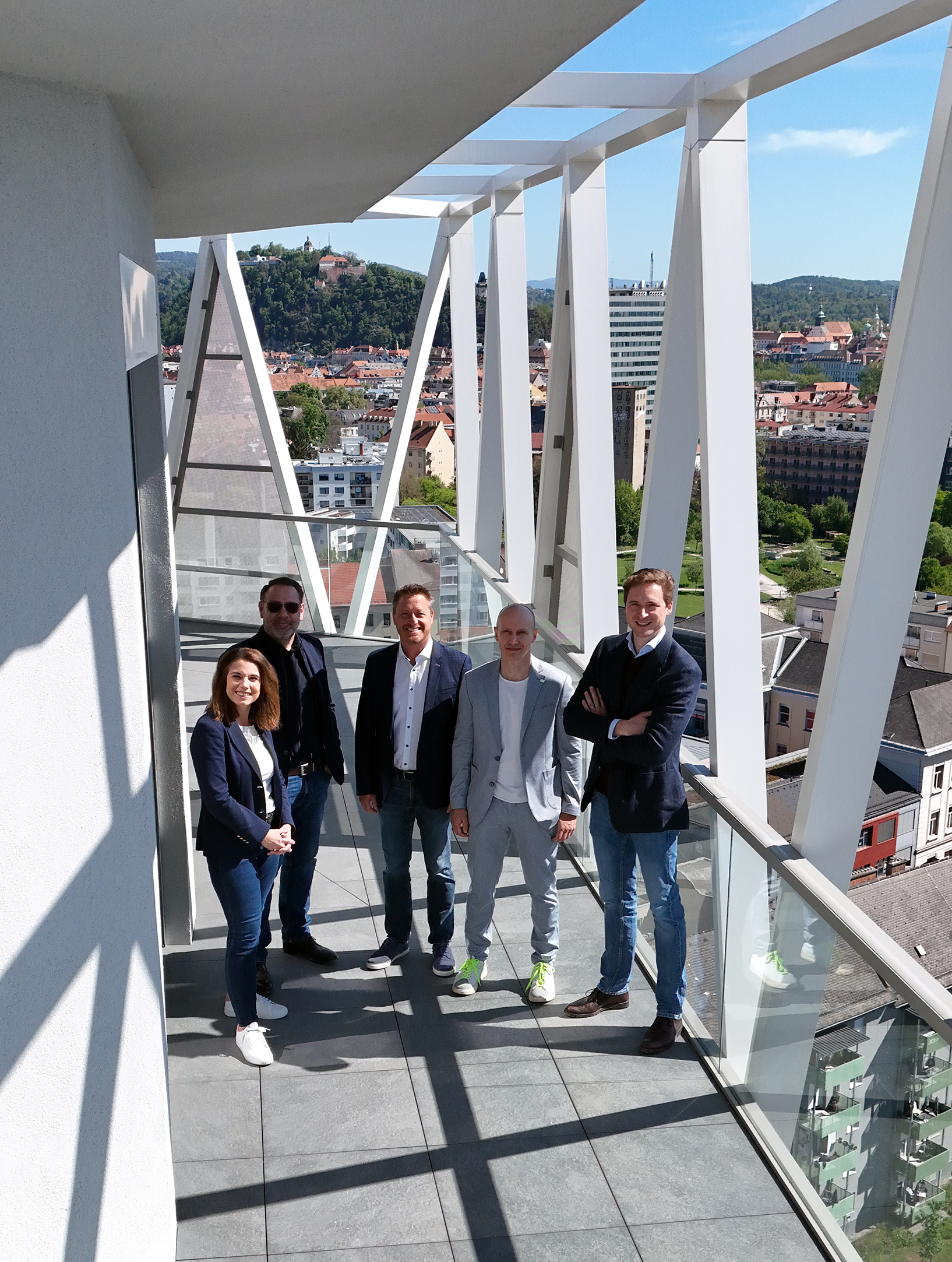 Teambild v.l.n.r. Monique Günther (ZBI), Christoph Oberhoff (ZBI), Robert Sommersguter (KS Group), André Moser (KS Group) und Sebastian Leutzendorff (ZBI) Bildquelle: teamneunzehn