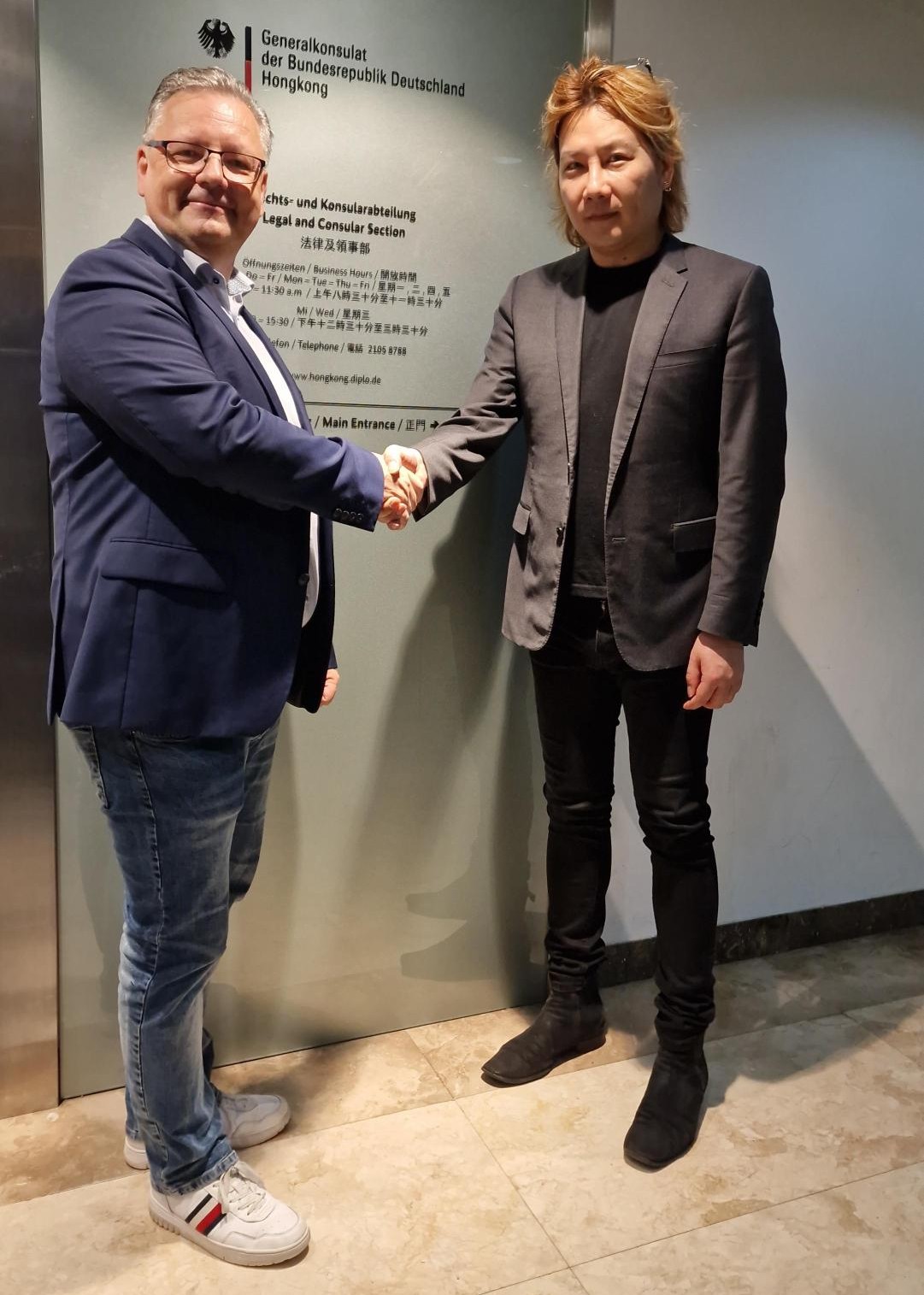 Joint Venture-Beurkundung in Hongkong: Thomas Glatte und Tommie Ding. Bild: Familienheim Rhein-Neckar