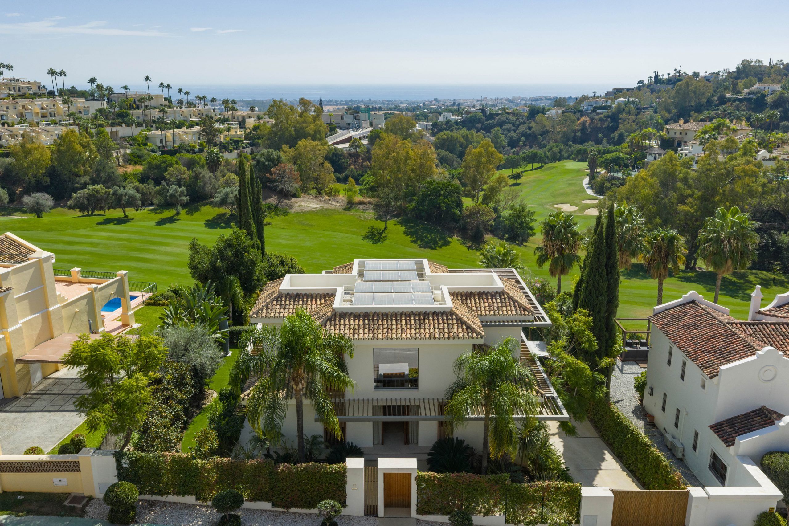Moderne Villa in La Quinta mit Golfplatz und Küstenblick, Marbella.