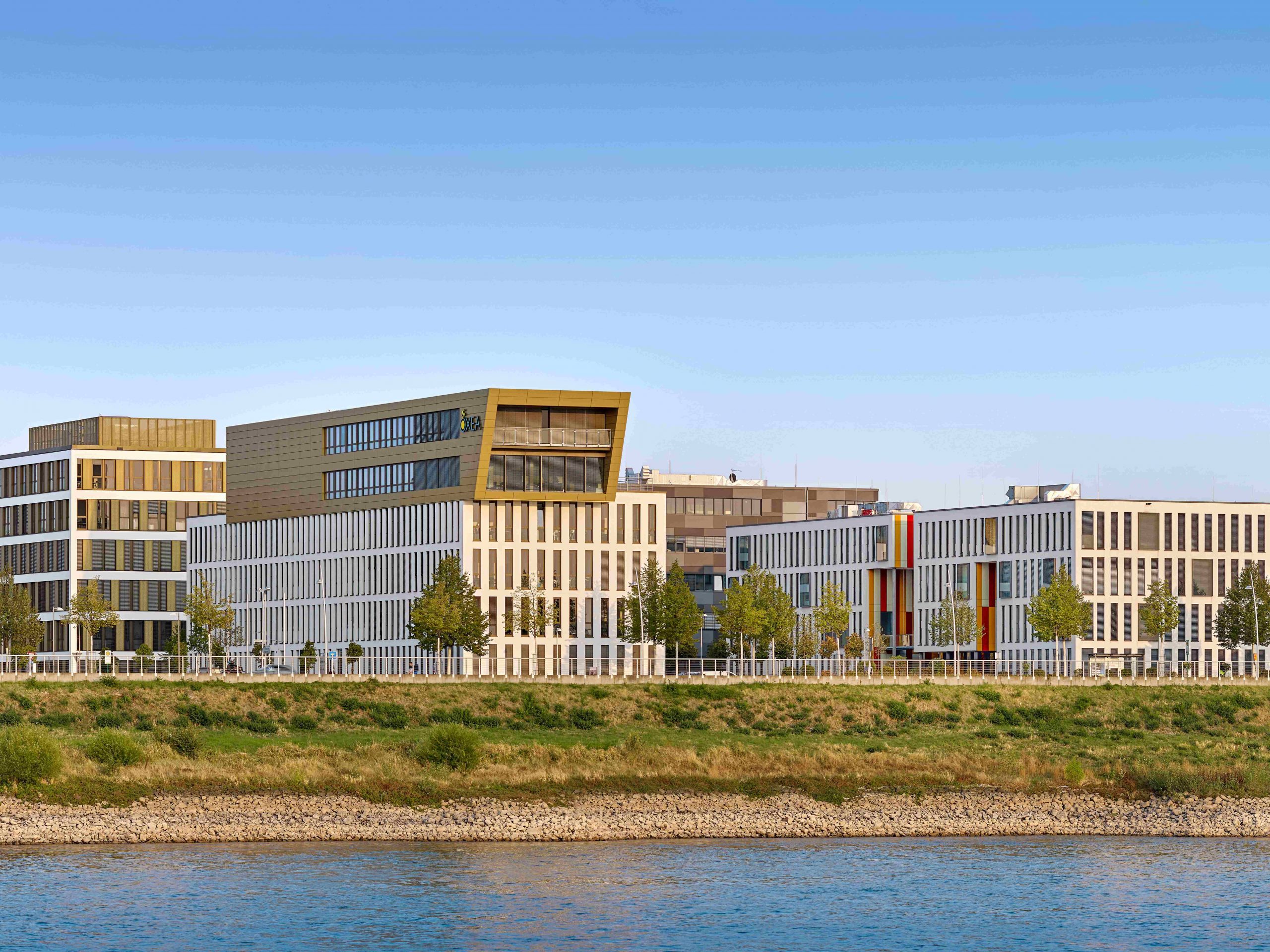 Büroimmobilien AQA & RIVA in Monheim am Rhein; Bildquelle: GOLDBECK GmbH, Urheber: Guido Erbring