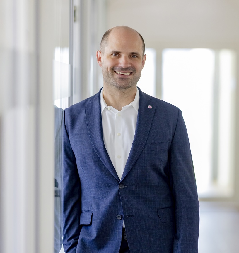 Dr.-Ing. Johannes Fütterer, CEO von aedifion, im Porträtfoto.