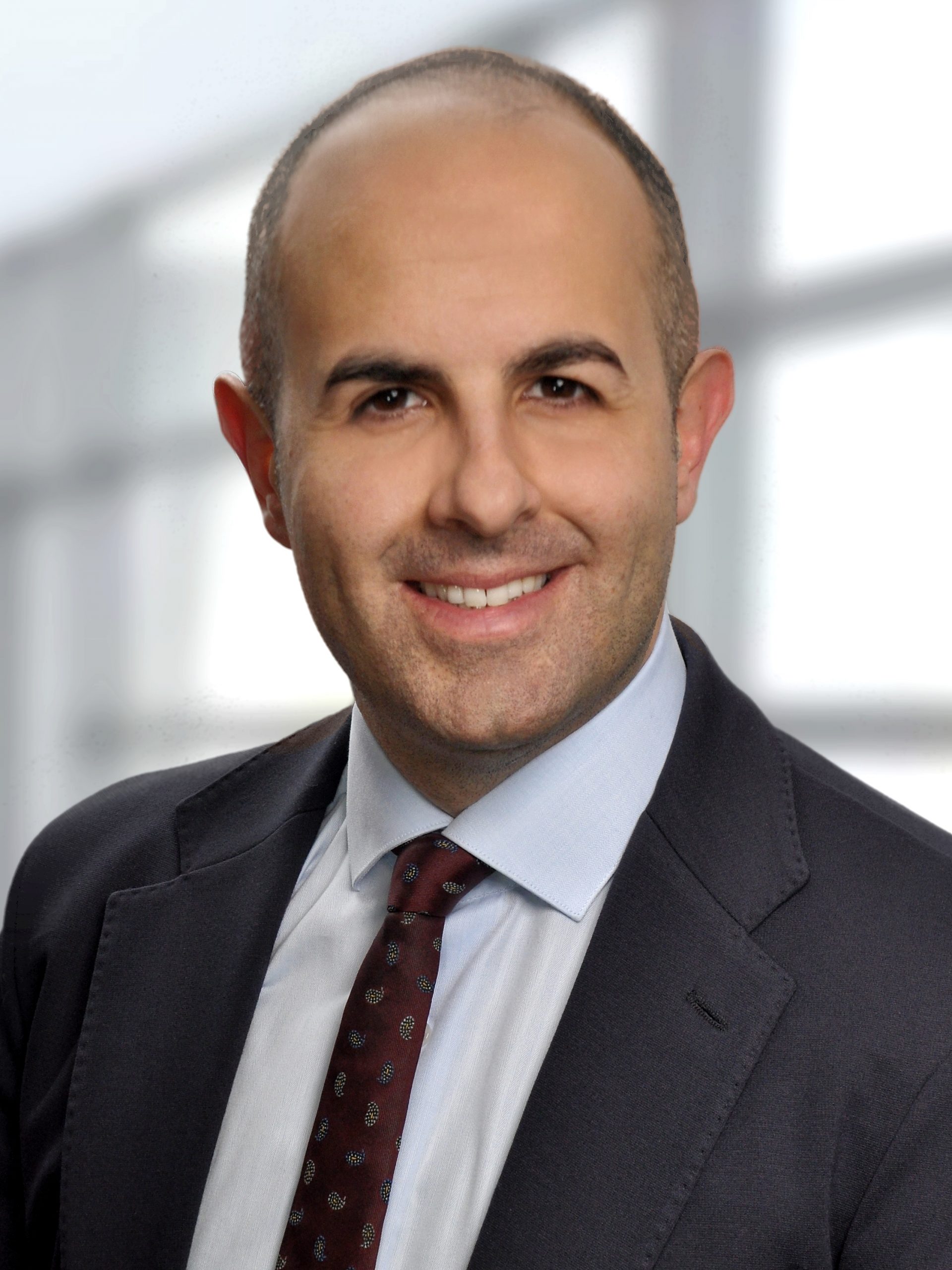 Porträt von Eren Kahraman, Geschäftsführer der Art-Invest Real Estate Funds.