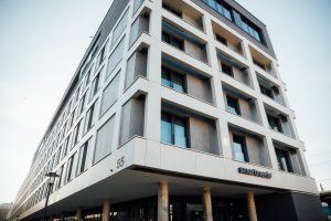 Außenansicht des neu errichteten smartments Serviced-Apartmenthauses in Bielefeld