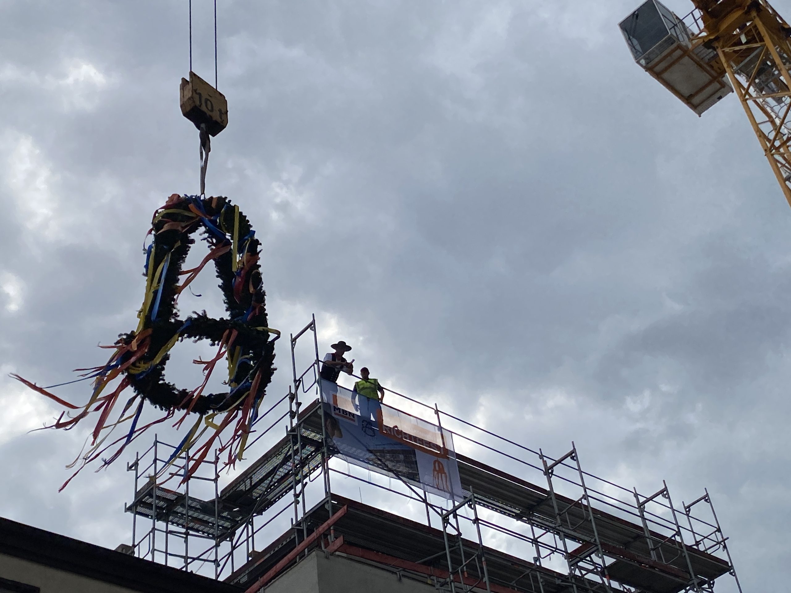 Richtspruch von Frank Bohne, Hochbaupolier bei MBN GmbH, für das Ems-Quartier Meppen, ein Projekt der Lindhorst Gruppe. Bildquelle: Christoph Wilhelm