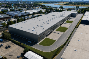 Luftaufnahme einer modernen Logistikimmobilie in der Clarissenstraße 44-50, Düsseldorf. Bildquelle: corealis Commercial real Estate GmbH.